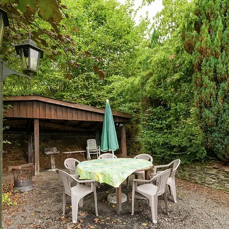 בקתה With Garden